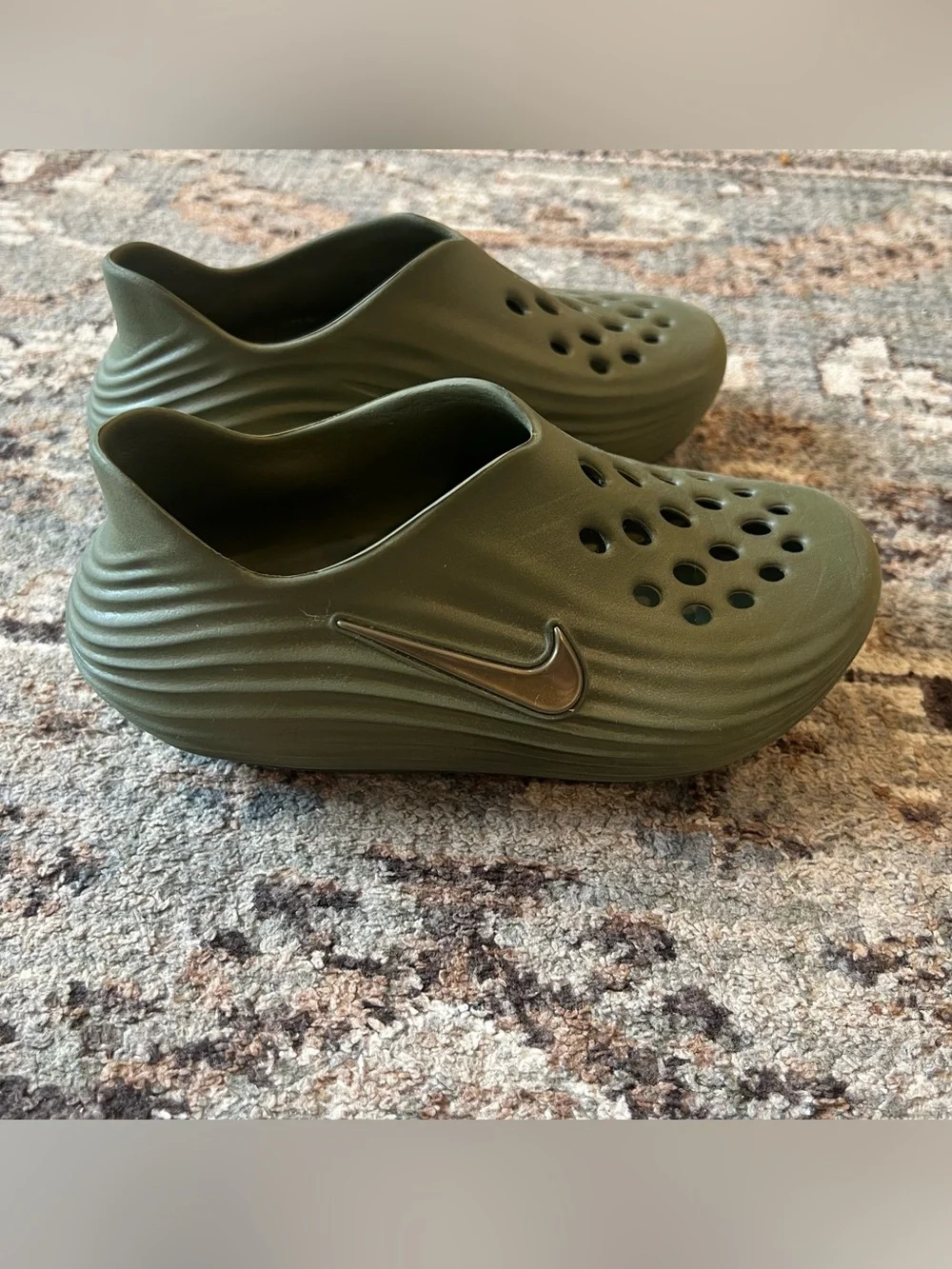 Nike Kids Olive Green Foam Slip-On Clog with Black Swoosh